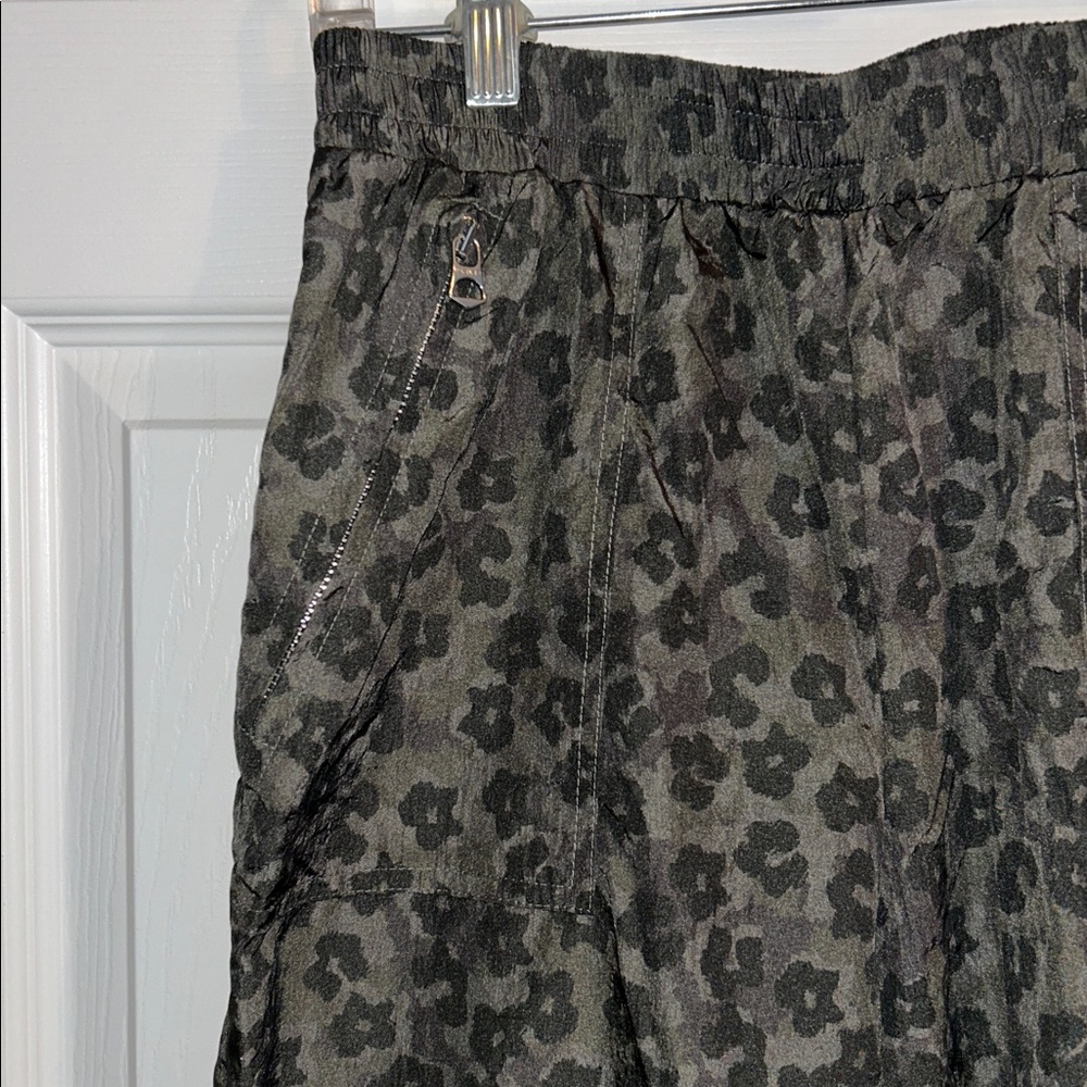 Varley Beckett Camo Joggers - Picture 6 of 15